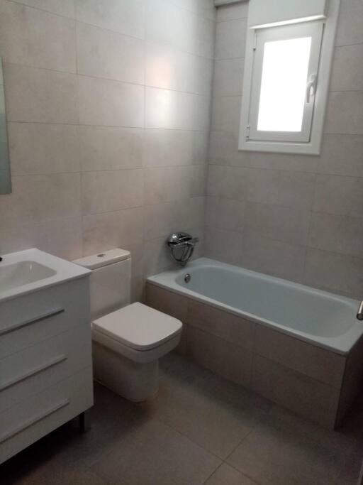 Casa Julio, Bonita Casa Comoda Y Espaciosa, Totalmente Reformada Con Terraza Y Jardin Privado Riezu Exterior photo
