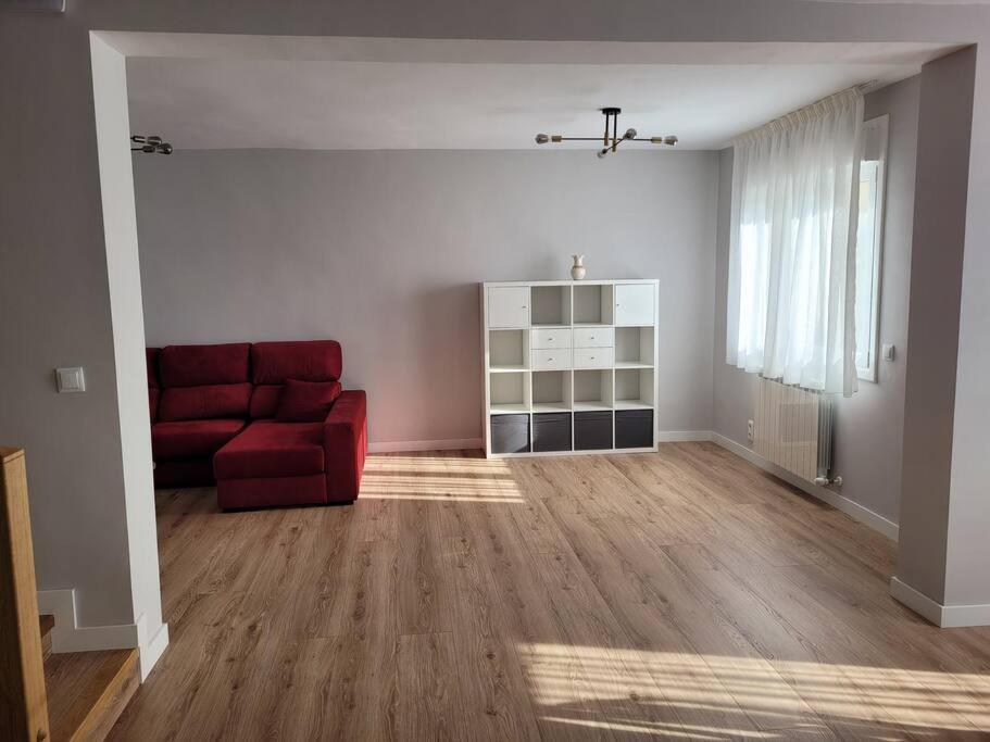 Casa Julio, Bonita Casa Comoda Y Espaciosa, Totalmente Reformada Con Terraza Y Jardin Privado Riezu Exterior photo
