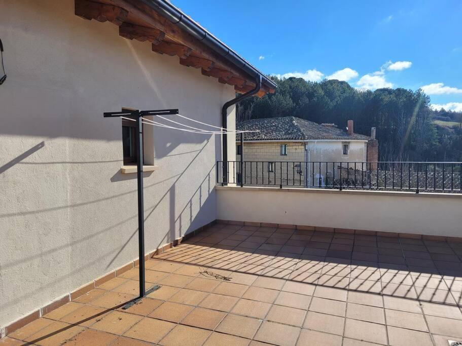 Casa Julio, Bonita Casa Comoda Y Espaciosa, Totalmente Reformada Con Terraza Y Jardin Privado Riezu Exterior photo
